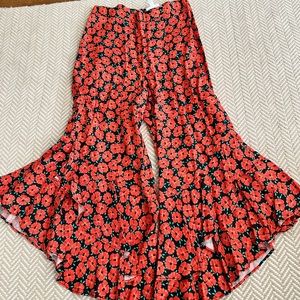 Adorable Anthropologie flare pants. Can be worn all seasons!